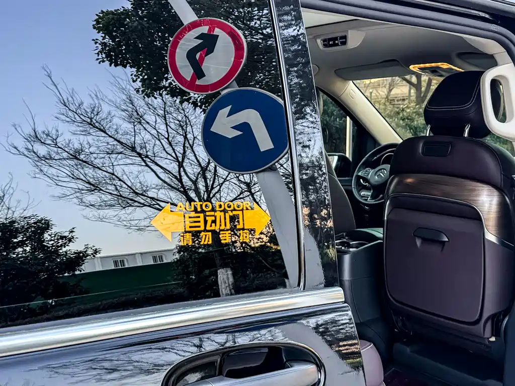 Mercedes-Benz V-Class 2022 V 260 L Long Wheelbase Premium Edition купить на сайте DeffCars