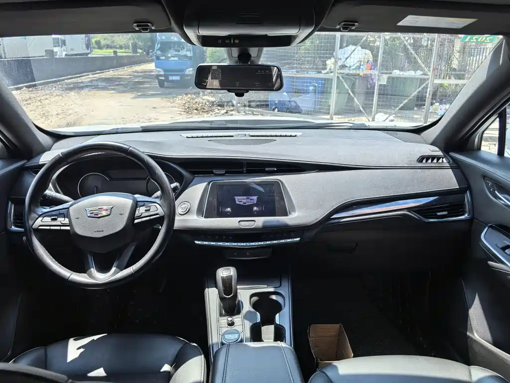 Cadillac XT4 2018 28T two-wheel drive technology купить на сайте DeffCars