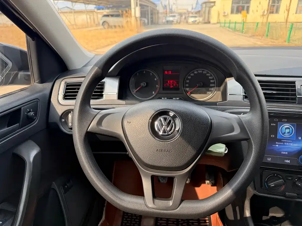 Santana 2016 1.6L Manual Fashion Edition купить на сайте DeffCars