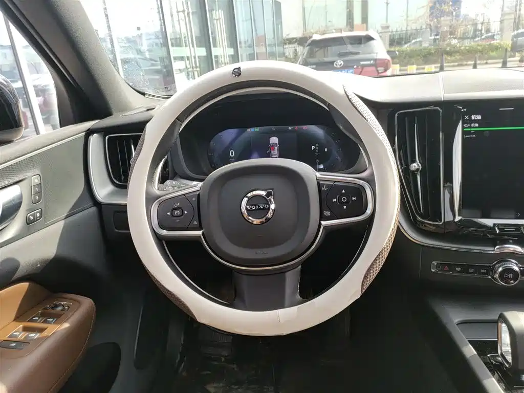 Volvo XC60 2025 B5 four-wheel drive Zhiyi Luxury Edition купить на сайте DeffCars