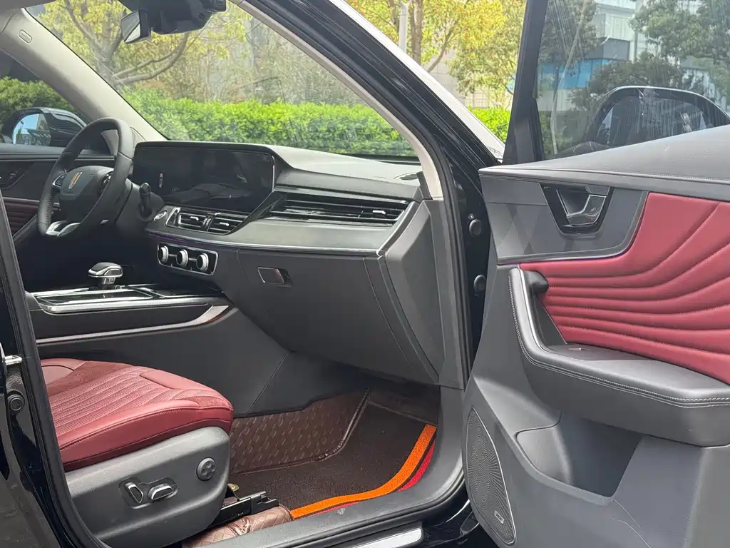 Hongqi HS5 2023 2.0T Qixiang Pro version купить на сайте DeffCars