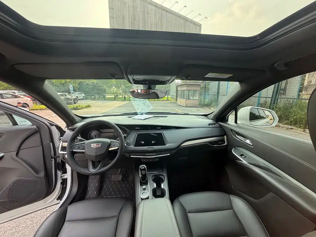 Cadillac XT4 2020 28T two-wheel drive leading model купить на сайте DeffCars