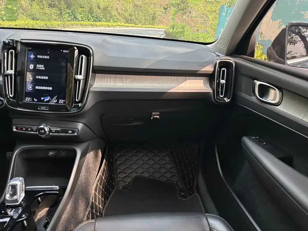 Volvo XC40 2021 T4 four-wheel drive Zhiyuan Deluxe Edition купить на сайте DeffCars