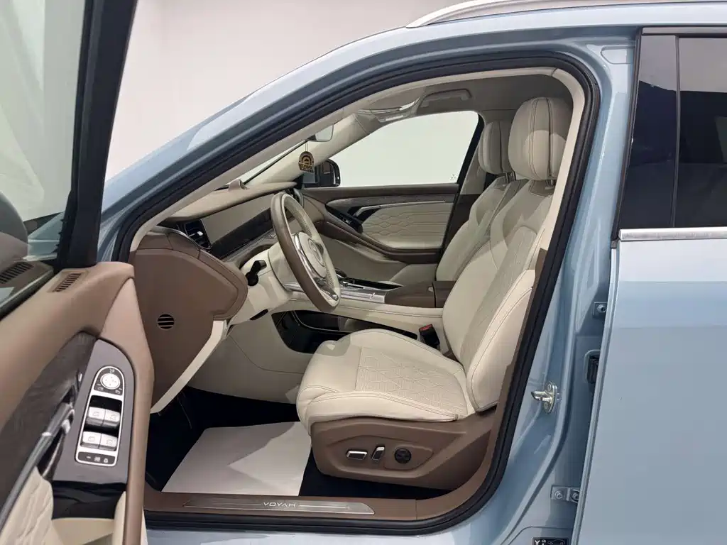 Lantu FREE 2021 four-wheel drive standard extended range exclusive luxury package купить на сайте DeffCars