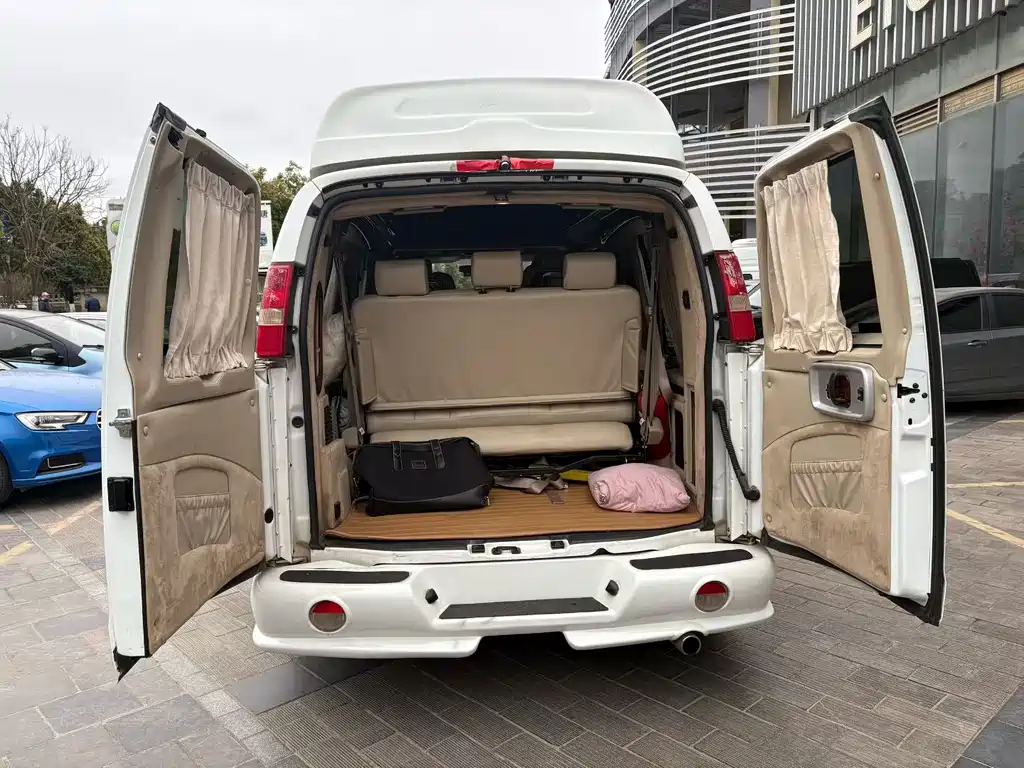 SAVANA 2011 5.3L Business Star 7-seater купить на сайте DeffCars