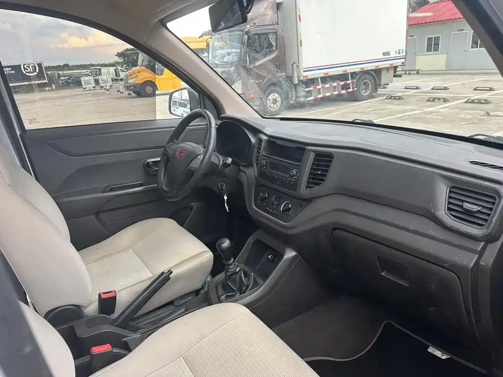 Wuling Hongguang V 2021 1.5L facelift version LAR купить на сайте DeffCars