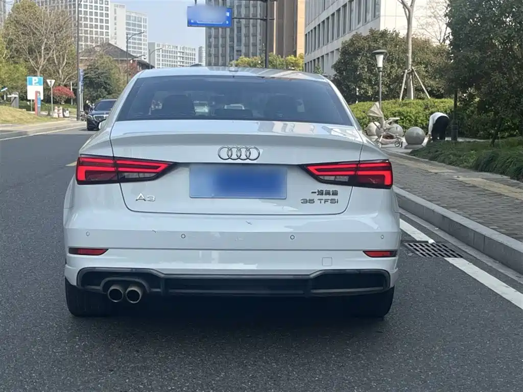 Audi A3 2018 30th Anniversary Limousine 35 TFSI Fashion купить на сайте DeffCars