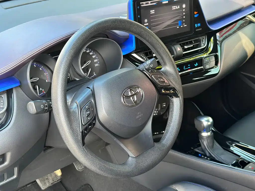 Toyota C-HR 2020 2.0L Leading Edition купить на сайте DeffCars