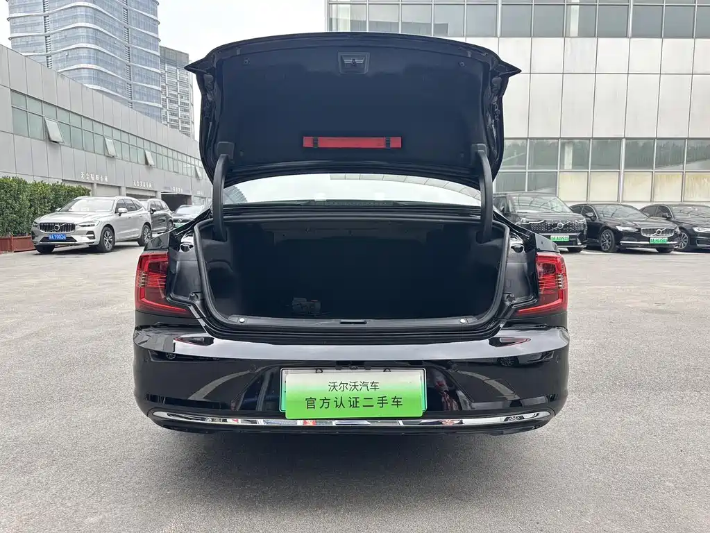 Volvo S90 plug-in hybrid 2024 plug-in hybrid four-wheel drive long range Zhiyi luxury version купить на сайте DeffCars