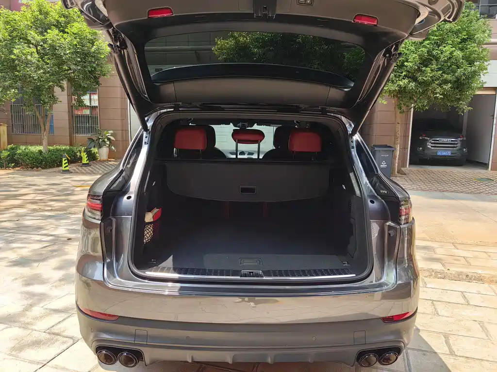Cayenne New Energy 2022 Cayenne E-Hybrid 2.0T Platinum Edition купить на сайте DeffCars
