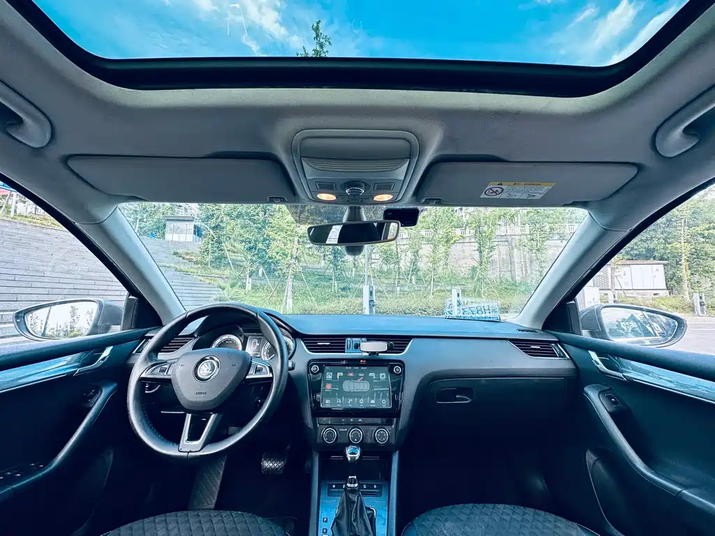 Octavia 2018 station wagon TSI230 DSG luxury version купить на сайте DeffCars