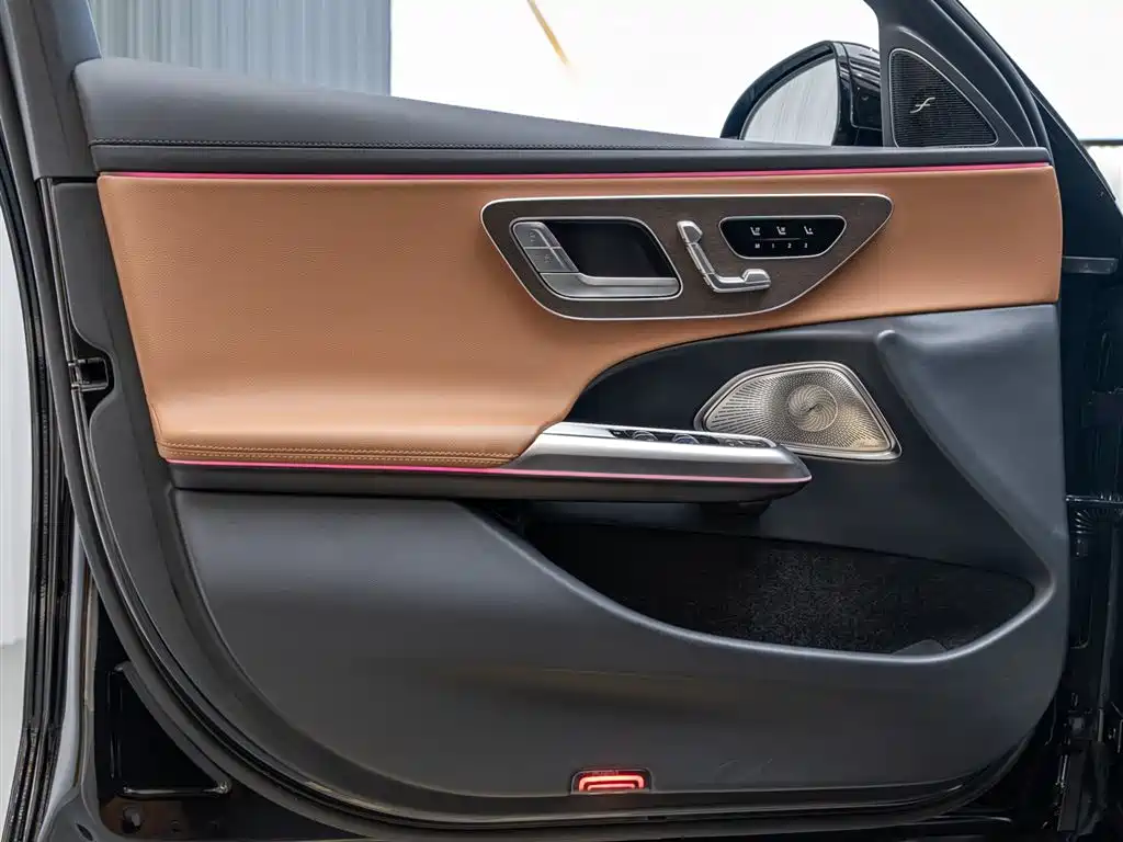 Mercedes-Benz E-Class 2024 E 300 L Luxury Model купить на сайте DeffCars