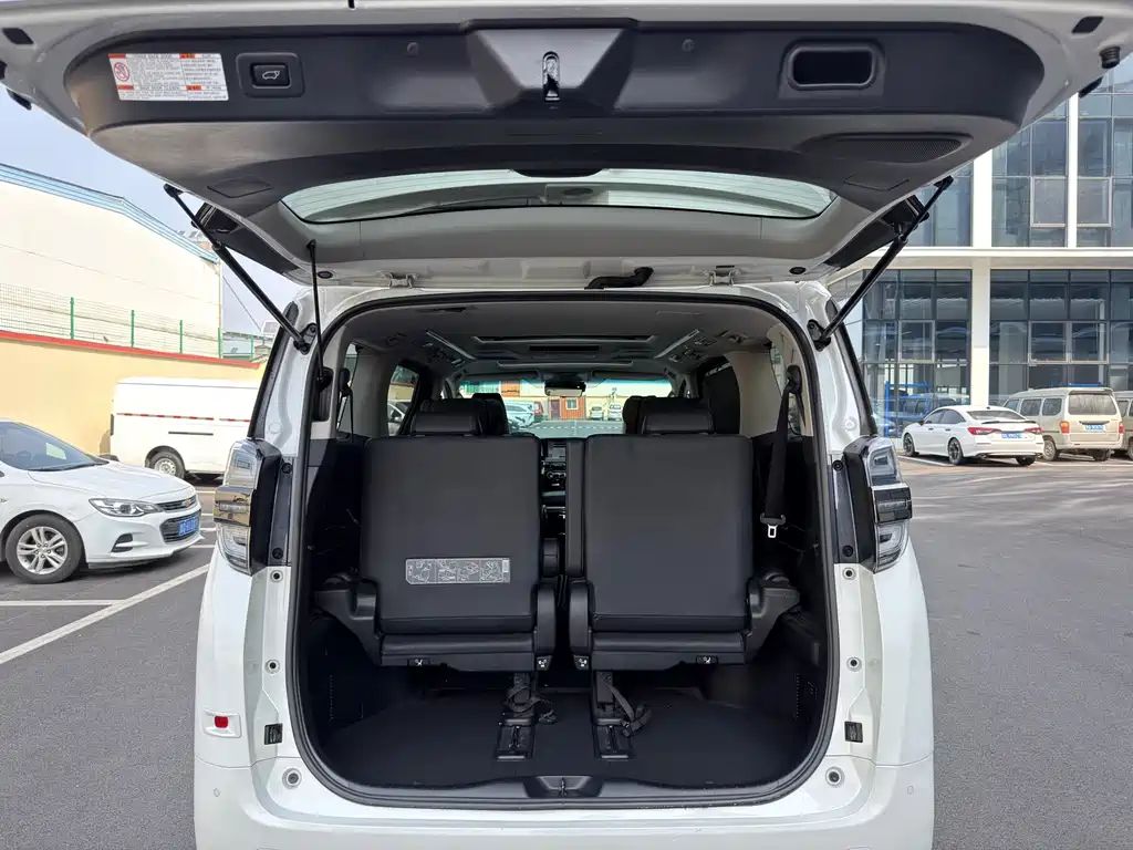 Wilfa 2023 Crown Dual Engine 2.5L HV Deluxe Edition купить на сайте DeffCars