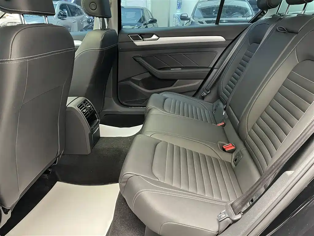 Magotan 2023 2 million commemorative edition 280TSI DSG comfort model купить на сайте DeffCars