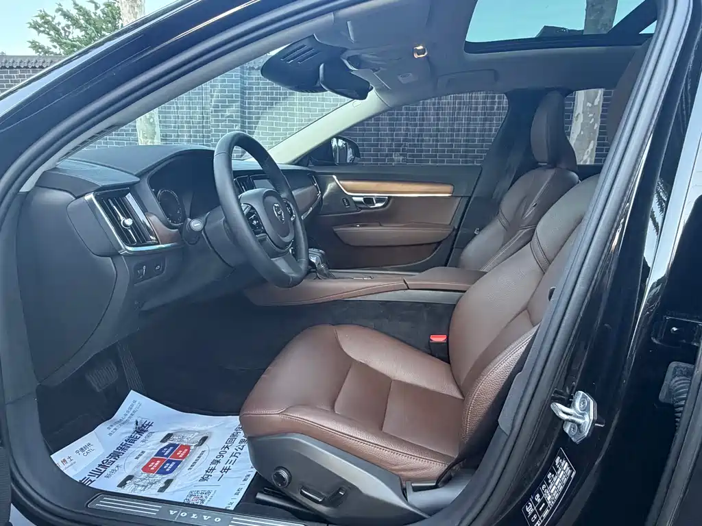 Volvo S90 2019 T5 Zhiyuan Edition купить на сайте DeffCars