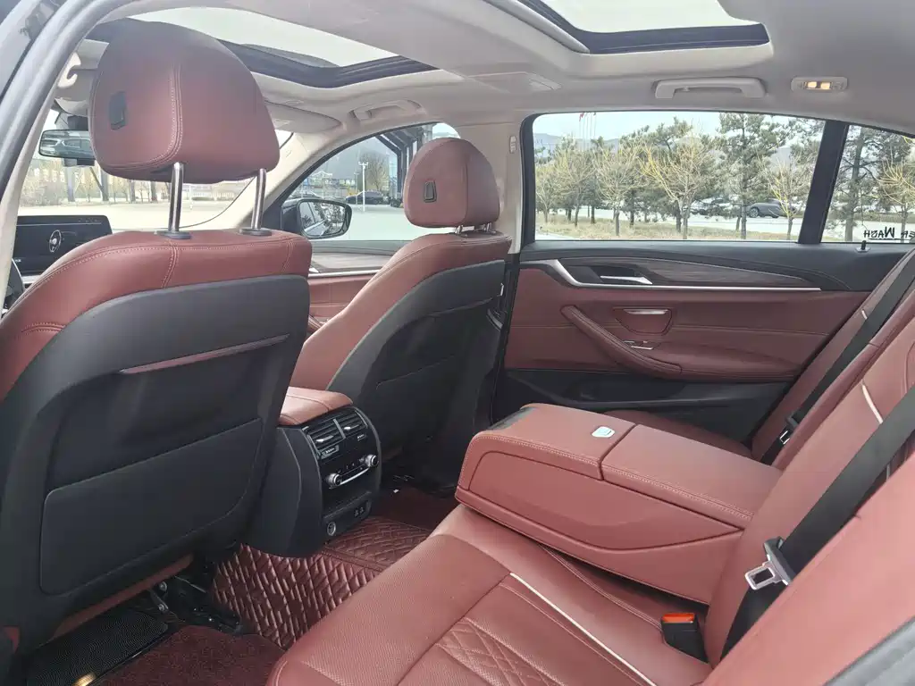 BMW 5 Series New Energy 2021 535Le Luxury Package купить на сайте DeffCars