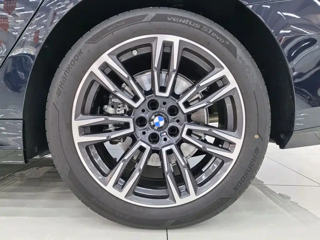 BMW 5 Series 2025 530Li Leading M Sports Package купить на сайте DeffCars