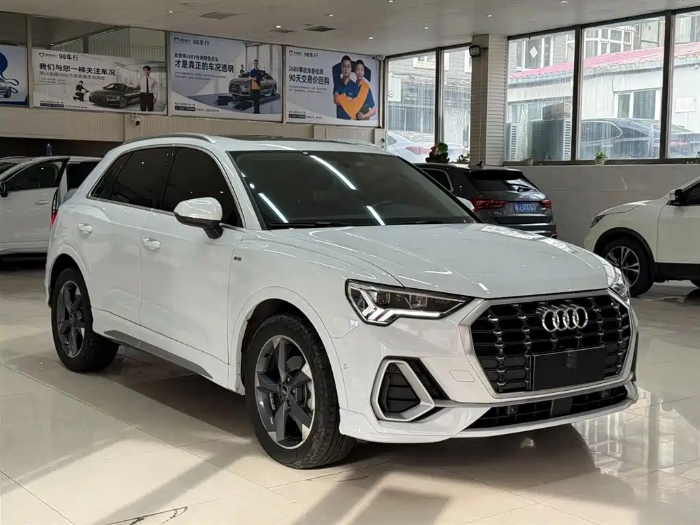 Audi Q3 2022 35 TFSI Fashionable and Dynamic купить на сайте DeffCars