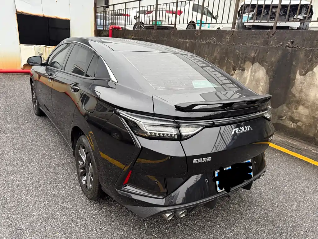 Yixuan 2023 Mach Edition 1.5L Automatic Shadow Tracking Edition купить на сайте DeffCars