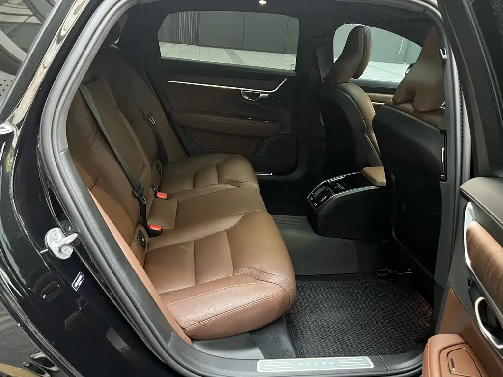 Volvo S90 2023 B5 Zhiyuan Luxury Edition купить на сайте DeffCars
