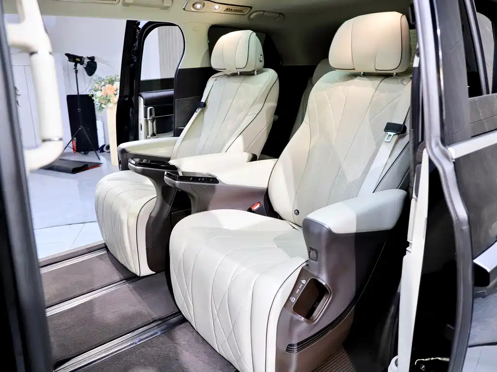 Denza D9 2024 DM-i 980 four-wheel drive premium model купить на сайте DeffCars