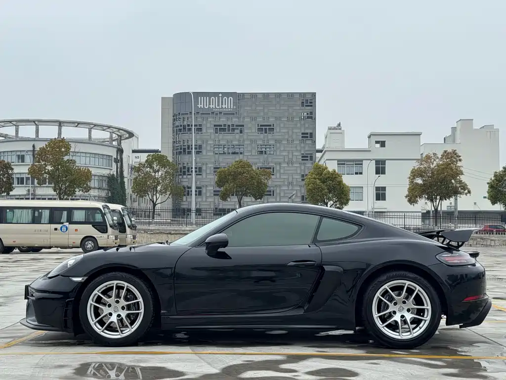 Porsche 718 2018 Cayman 2.0T купить на сайте DeffCars