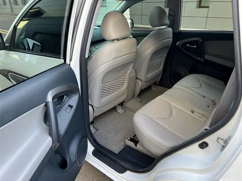 RAV4 Rongfang 2011 2.4L automatic four-wheel drive extreme version купить на сайте DeffCars