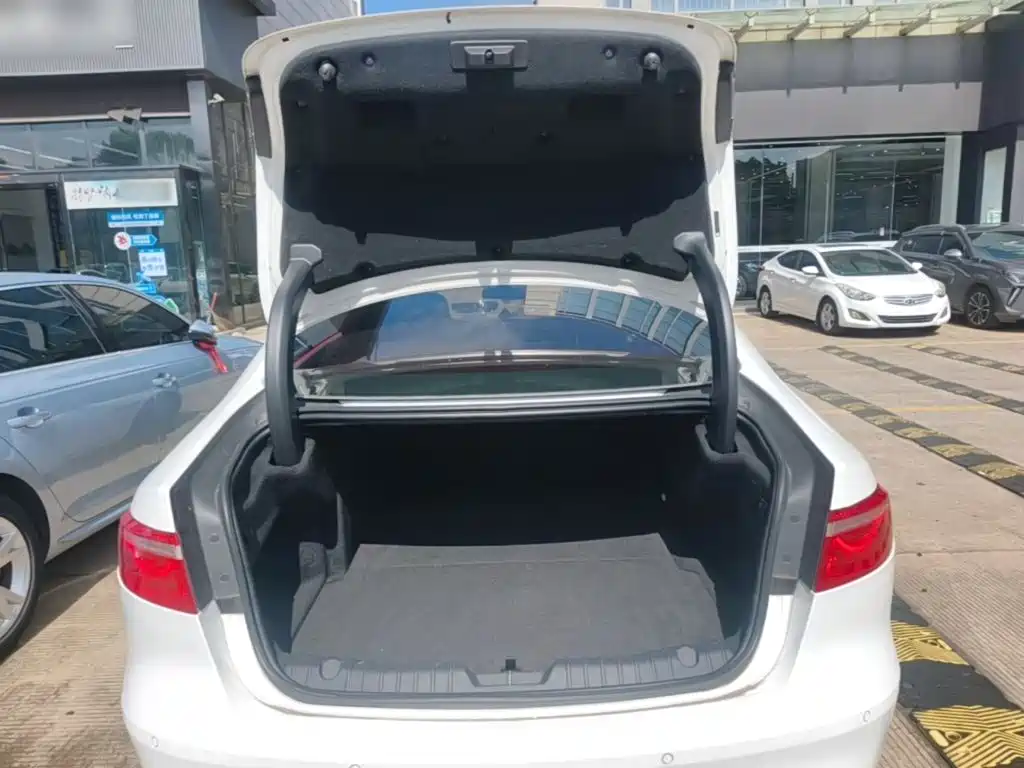 Jaguar XFL 2019 XFL 2.0T 200PS 2WD Elite Edition купить на сайте DeffCars