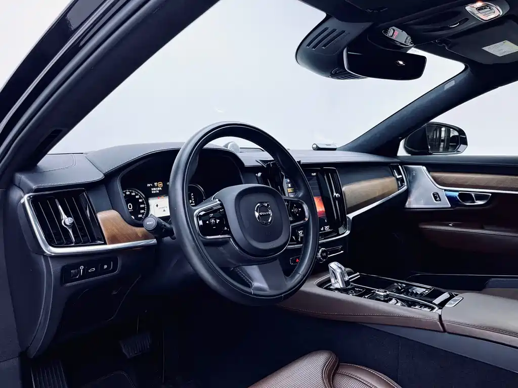 Volvo S90 Plug-in Hybrid 2019 T8 E-Drive Hybrid Honor Edition 3 Seats National VI купить на сайте DeffCars