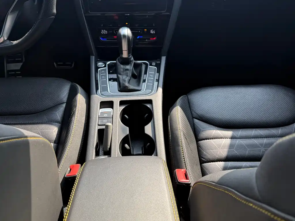 FAW-Volkswagen CC 2021 380TSI eye-catching version купить на сайте DeffCars