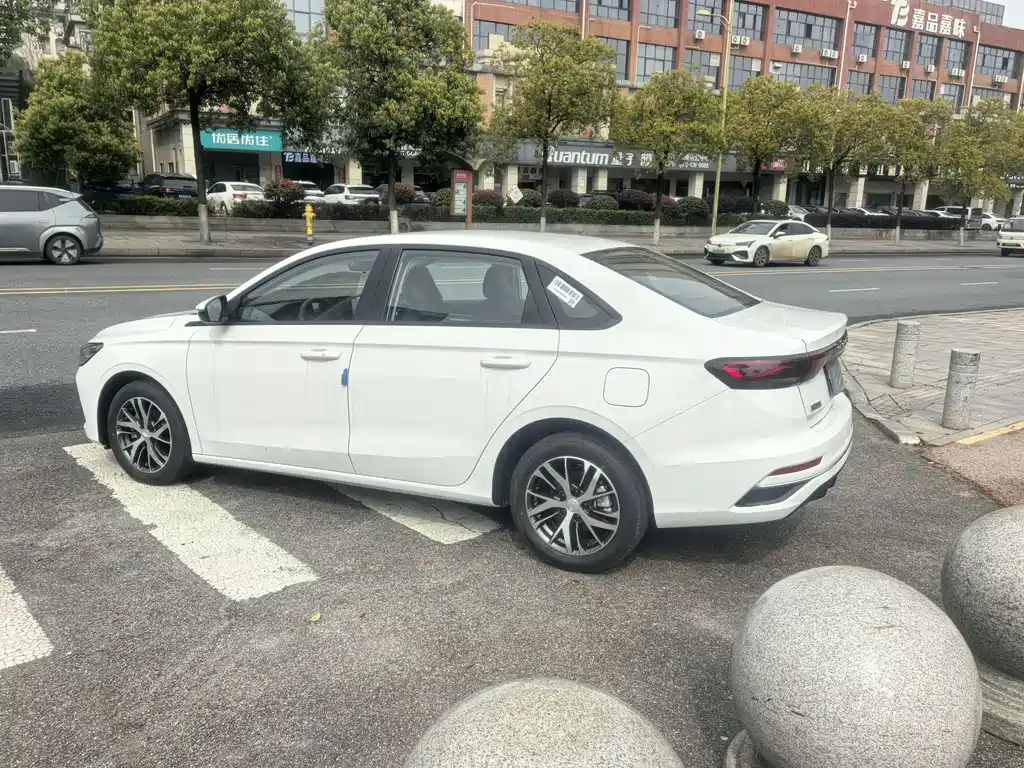 Emgrand 2025 4th Generation 1.5L CVT Dragon Edition купить на сайте DeffCars