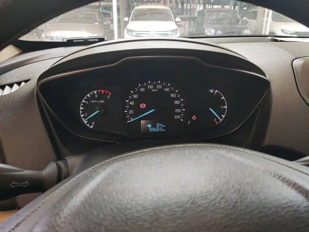 Escort 2015 1.5L manual comfort model купить на сайте DeffCars