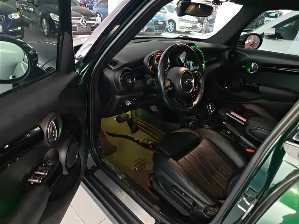 MINI 2018 1.5T COOPER Classic Five-Door Edition купить на сайте DeffCars