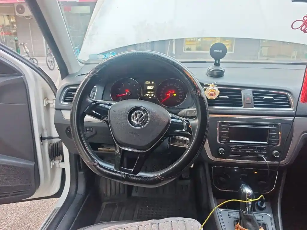 Lavida 2015 1.6L automatic comfort version купить на сайте DeffCars