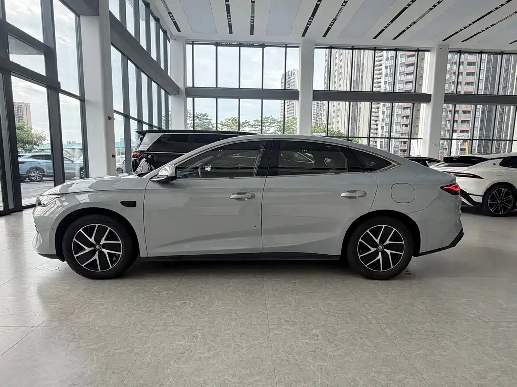 Qin L 2025 DM-i Smart Driving Edition 120KM Transcendent Type купить на сайте DeffCars