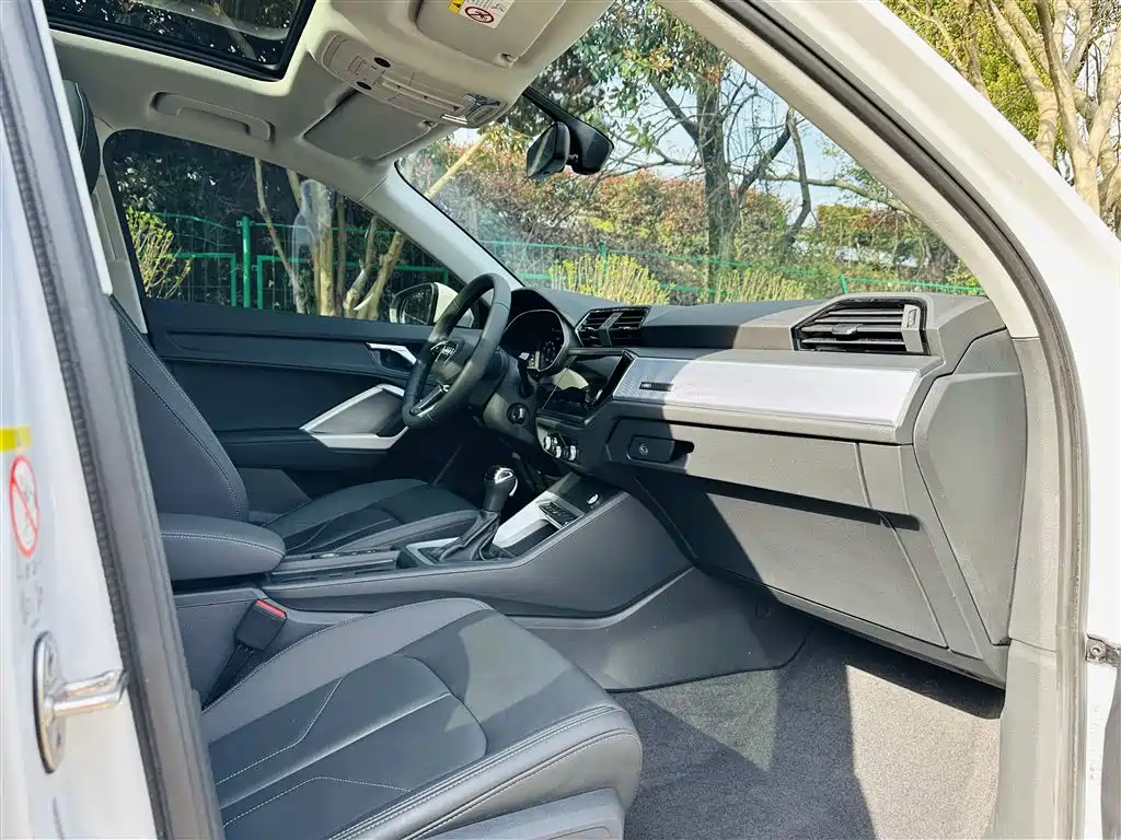 Audi Q3 2021 35 TFSI Enterprising and Elegant Model купить на сайте DeffCars