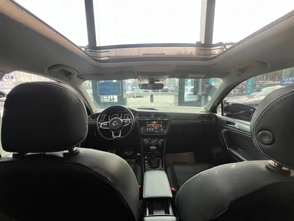 Tiguan L 2021 330TSI automatic two-wheel drive R-Line version купить на сайте DeffCars