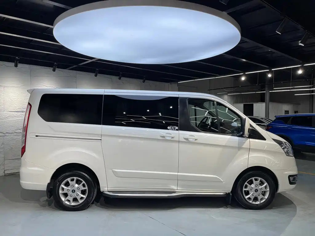 Tourio 2020 2.0T Automatic Elite Edition National VI купить на сайте DeffCars