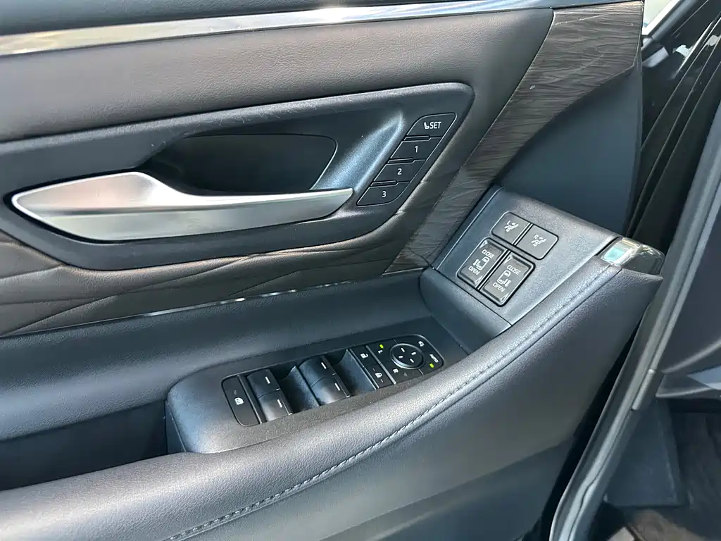 Wilfa 2023 Crown Dual Engine 2.5L HV Extreme Edition купить на сайте DeffCars