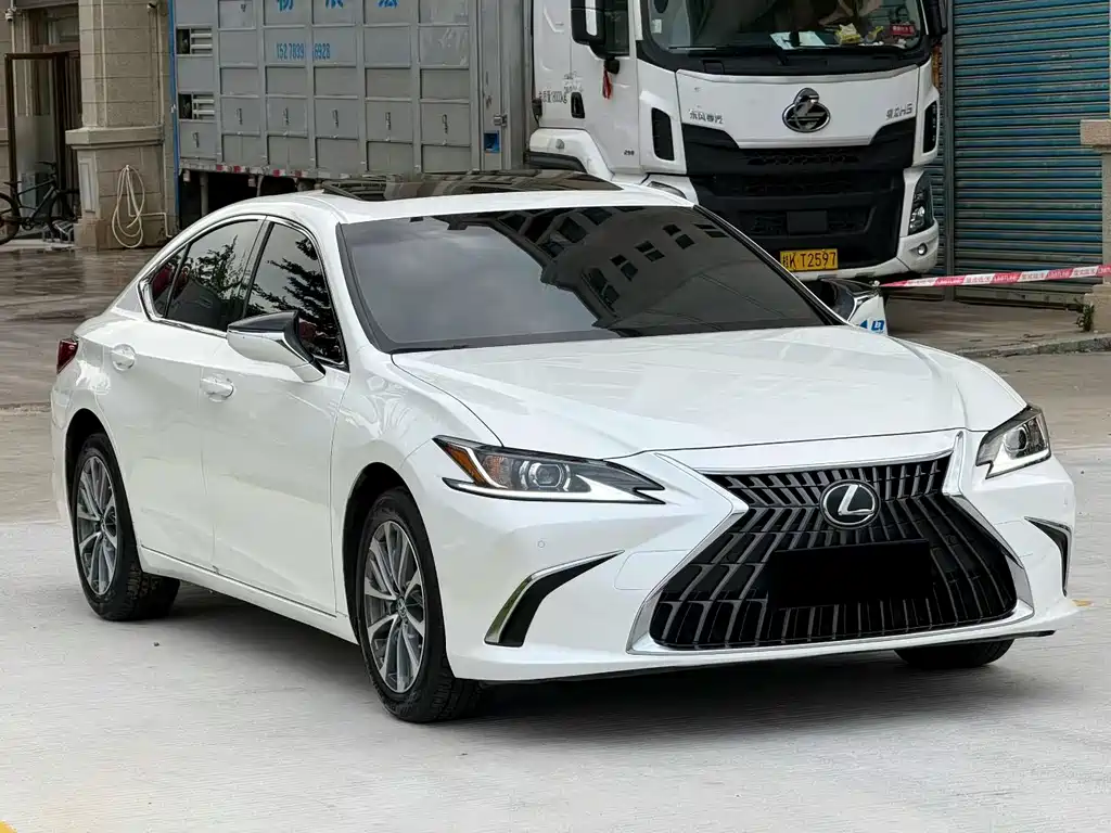 Lexus ES 2023 200 Excellence Edition купить на сайте DeffCars