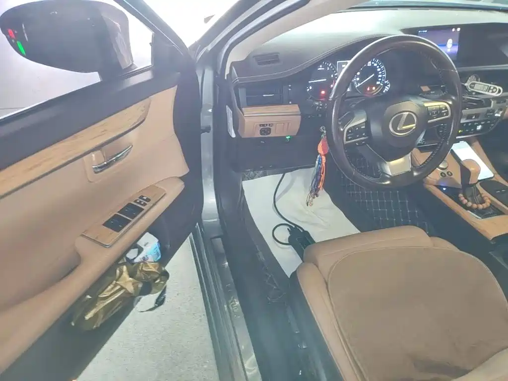Lexus ES 2015 200 Elite Edition купить на сайте DeffCars