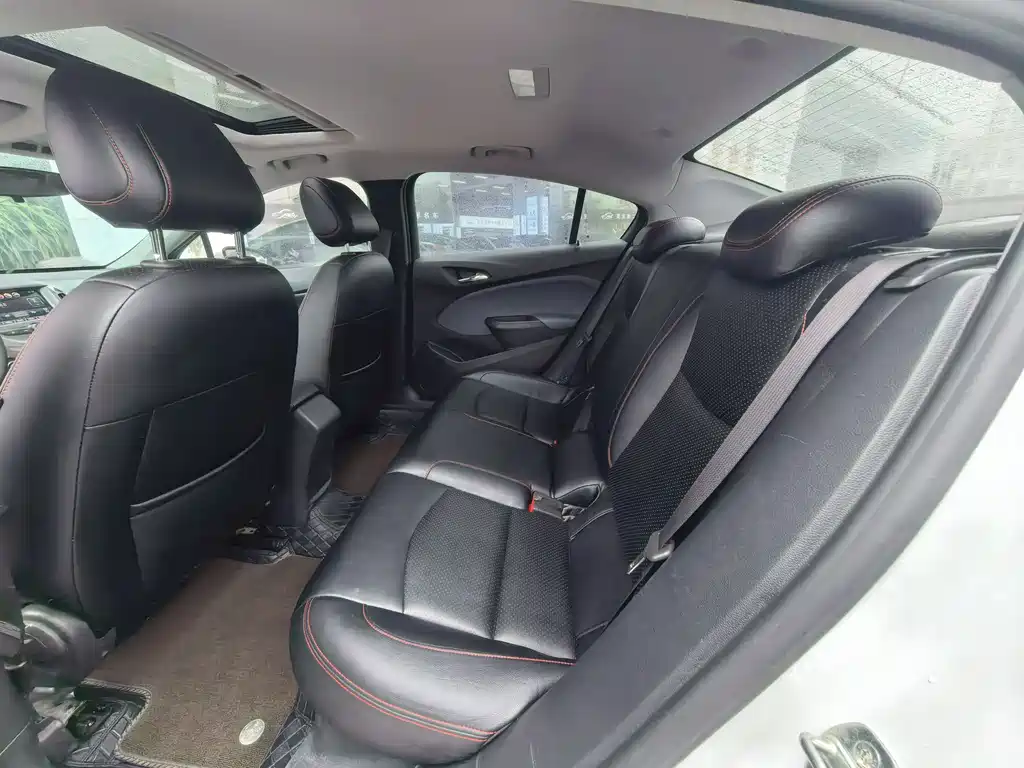 Cruze 2017 1.5L Automatic Pioneer Sunroof Edition купить на сайте DeffCars