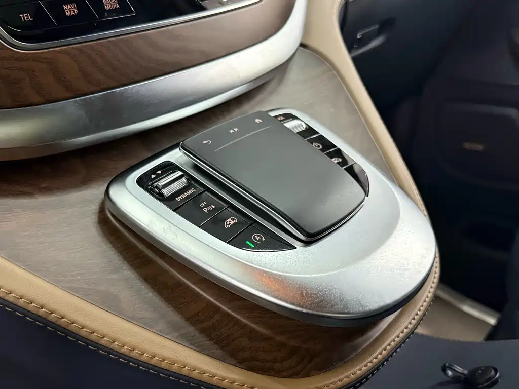 Mercedes-Benz V-Class 2021 V 260 L Long Wheelbase Luxury Edition купить на сайте DeffCars