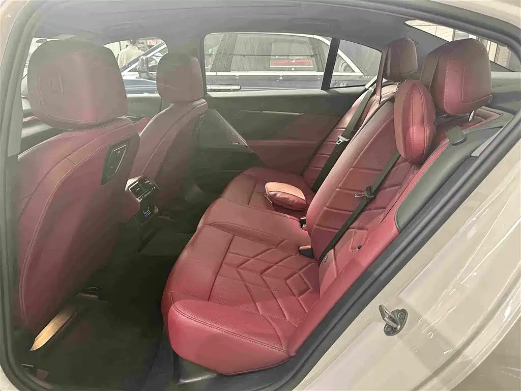 BMW 5 Series 2024 530Li Leading M Sports Package купить на сайте DeffCars