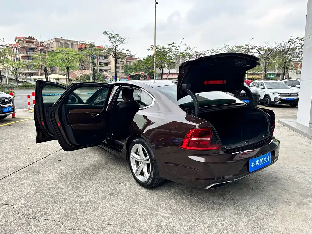 Volvo S90 2019 T5 Smart Edition купить на сайте DeffCars