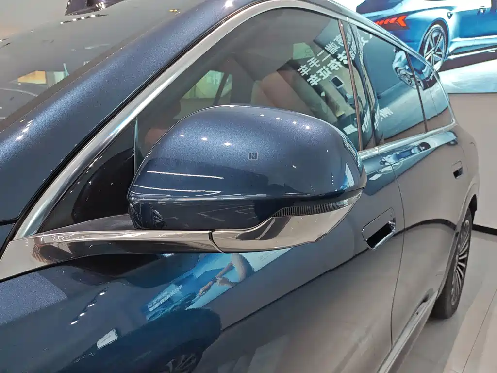 Wenjie M8 2025 extended range Ultra version 53.4kWh 5-seater version 192-line lidar) купить на сайте DeffCars