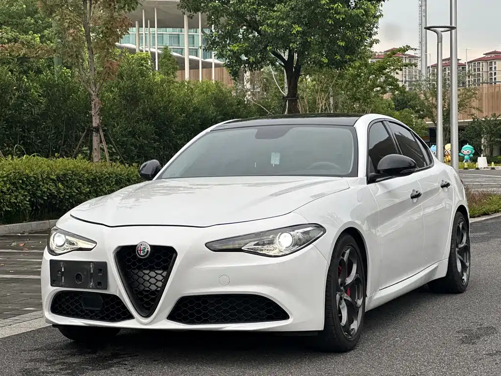 Giulia 2017 2.0T 200HP Deluxe Edition купить на сайте DeffCars