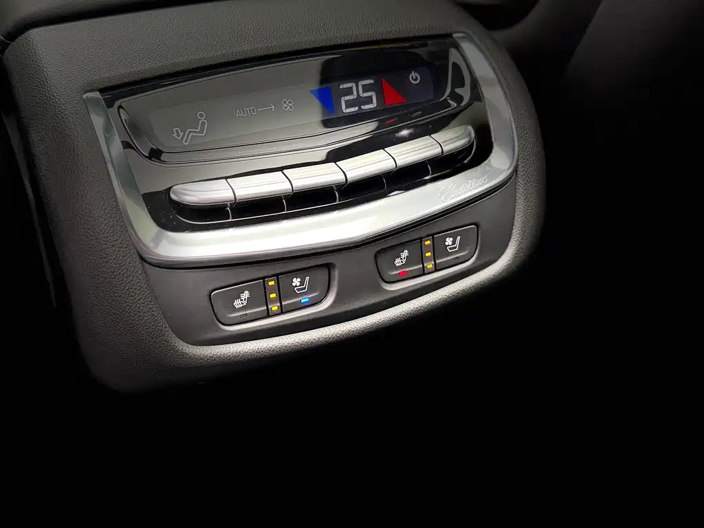 Cadillac XT6 2025 2.0T six-seat four-wheel drive luxury executive classic version купить на сайте DeffCars