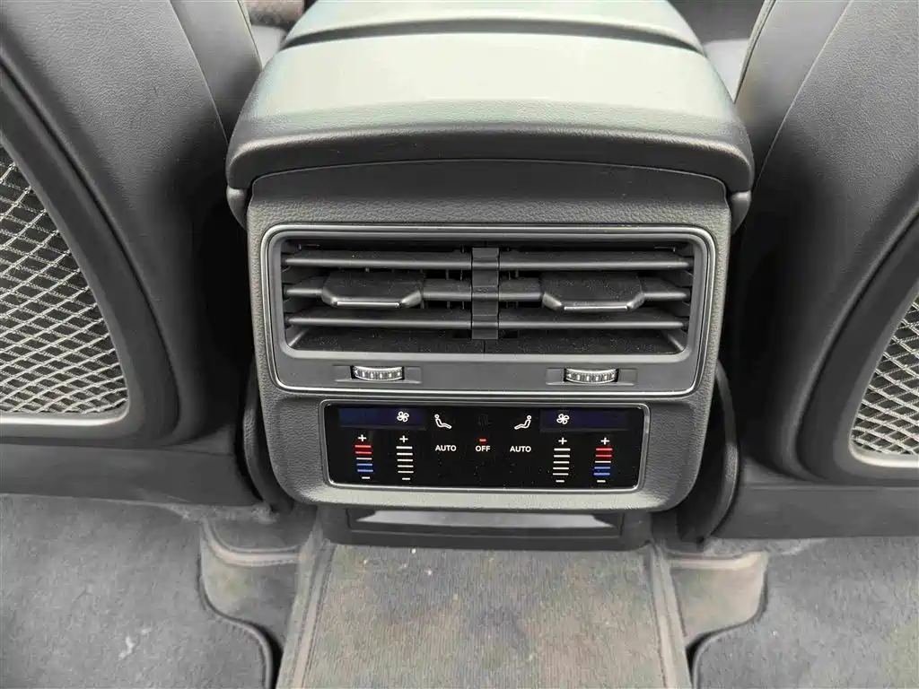 Audi Q7 2023 55 TFSI quattro S premium model купить на сайте DeffCars