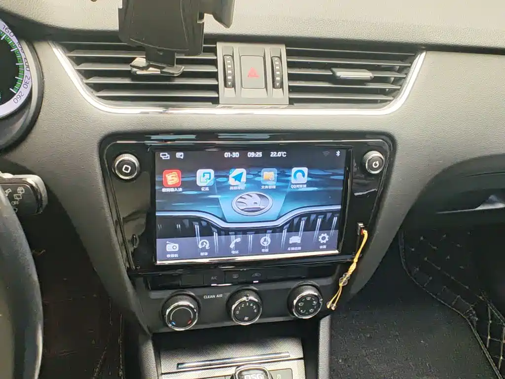 Octavia 2018 Station Wagon TSI230 DSG Deluxe Edition купить на сайте DeffCars
